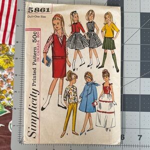 Simplicity 5861 (1964) Vintage Doll Clothes Pattern – Fits Skipper / 9”